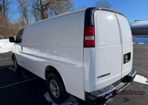 2021 Chevrolet Express G2500 from USA, damaged, VIN 1GCWGAFP7M1313417